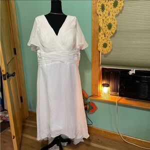 Elegant White V-Neck Dress